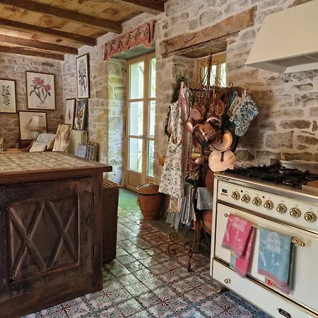 Villa La Providence, Moulin Du Xiiie Siecle *