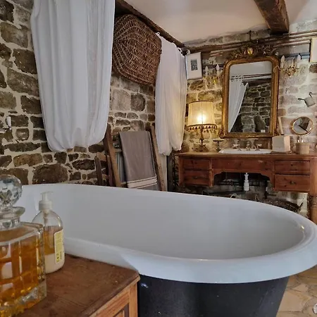 Villa La Providence, Moulin Du Xiiie Siecle *