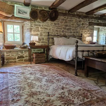 Villa La Providence, Moulin Du Xiiie Siecle