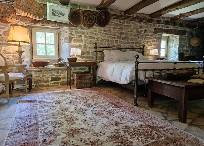 Villa La Providence, Moulin Du Xiiie Siecle